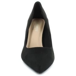 Dominique Nicole Alethia -Chic Shoe Shop 155195 images 03